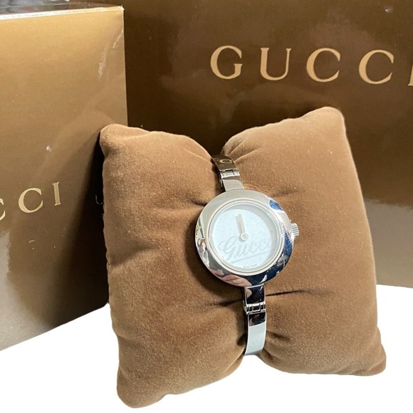 Authentic Gucci 105 Women's Stainless Steel Swiss Made Small Silvertone - Picture 2 of 14